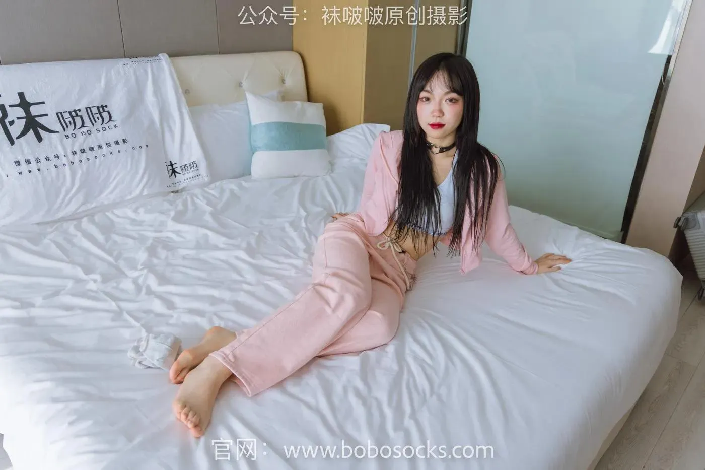 [BoBoSocks袜啵啵]NO.141 周周-运动鞋、白棉袜、裸足 [140P]插图2